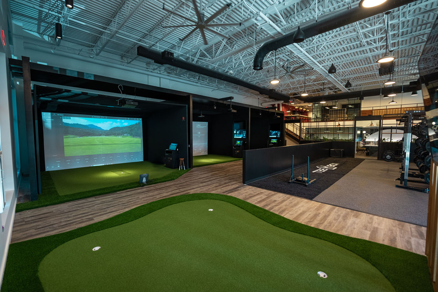 Franchise with our indoor virtual golf at Tee Box.